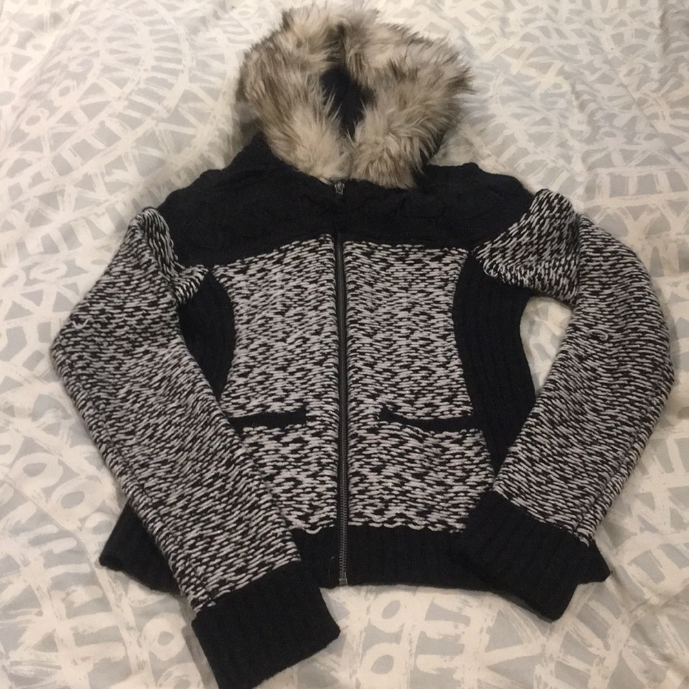 Black and white sweatshirt